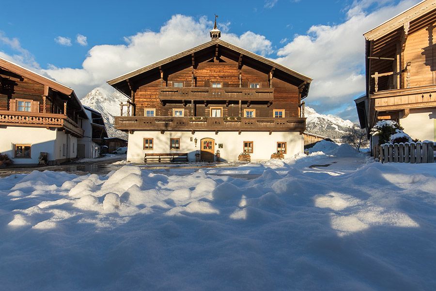 ferienbauernhof-saalfelden-winter-almdorf-2878